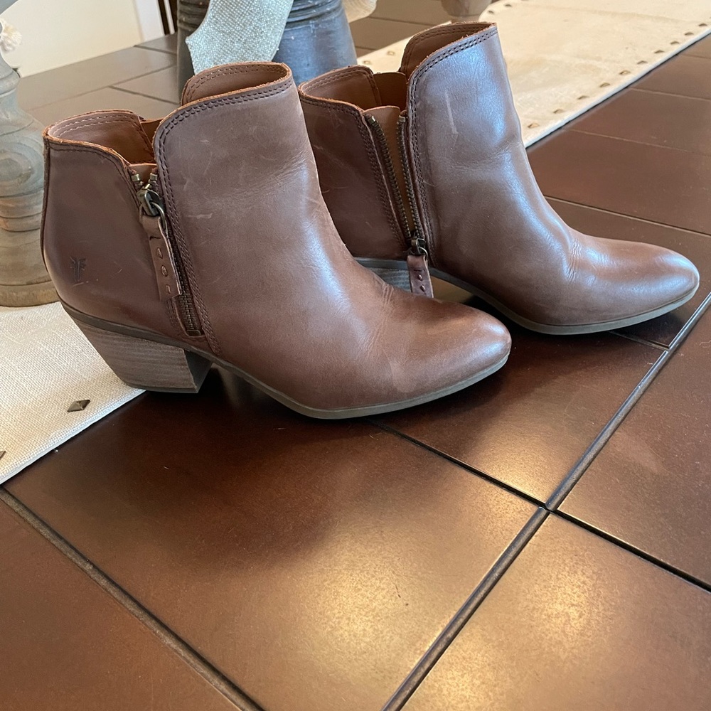 Ladies Frye boots new without tag or box.
